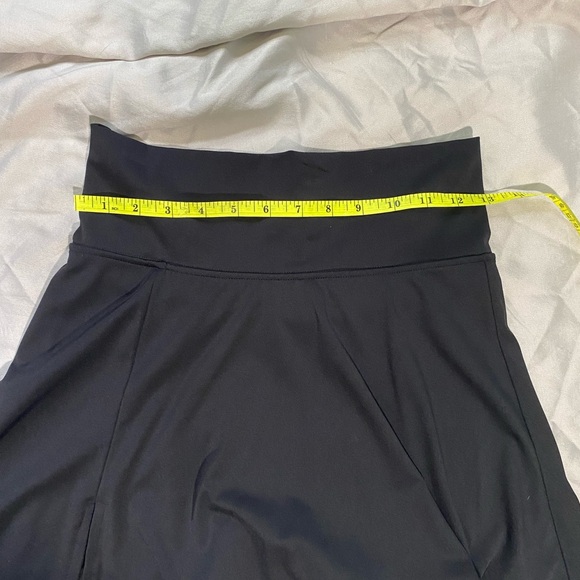 Black tennis skirt with slit activewear workout clothes, golf skirt - Picture 9 of 9